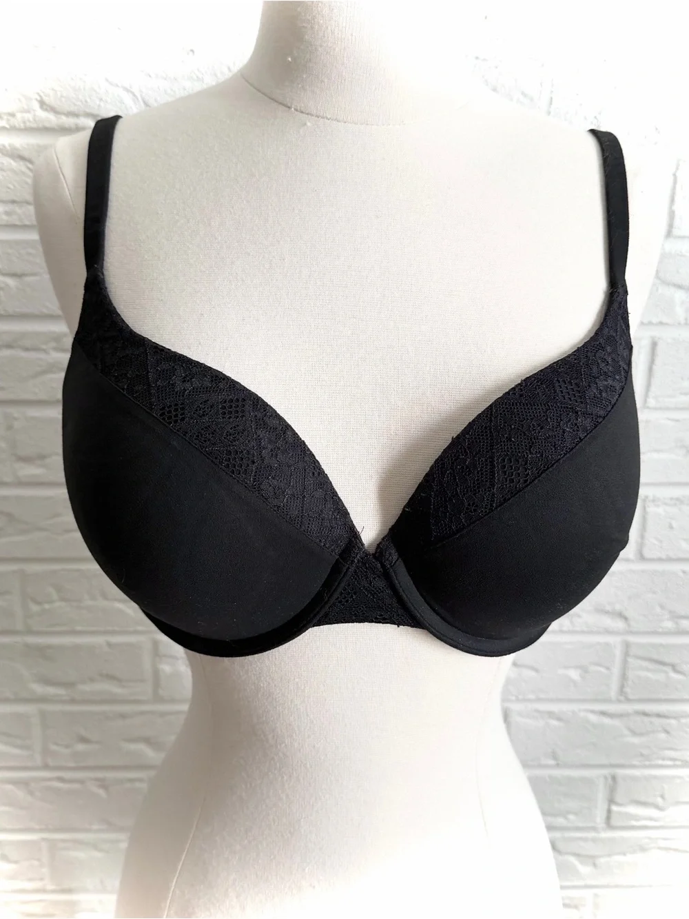 Victoria’s Secret Body Perfect Shape Bra Size 34DD